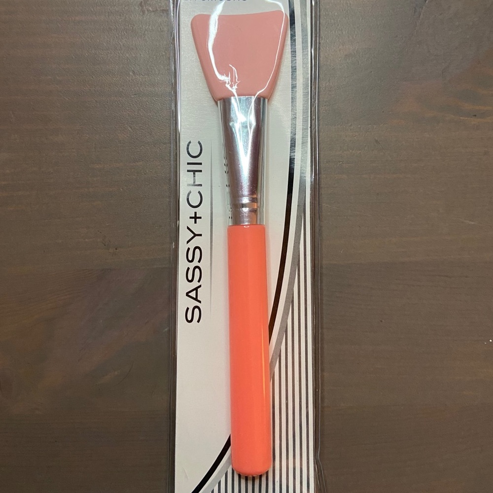 Face mask applicator